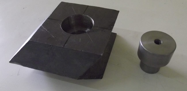 Peça de Chumbo Usinada com Encaixe Especial