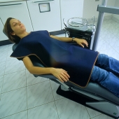 Avental de chumbo odontológico para paciente Foto Avental de chumbo odontológico para paciente